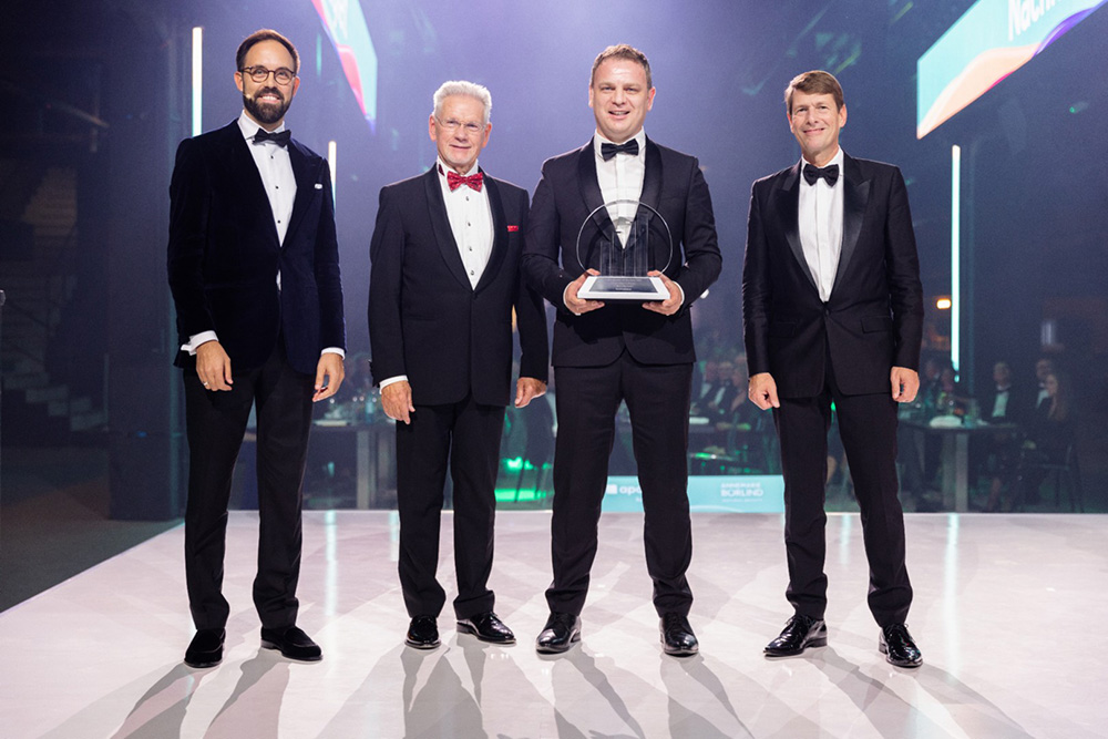 Deutschlands beste Entrepreneure 2023: Deggendorfer Fenecon GmbH erhält „EY Entrepreneur Of The Year 2023 Award“ sowie Publikumspreis  
